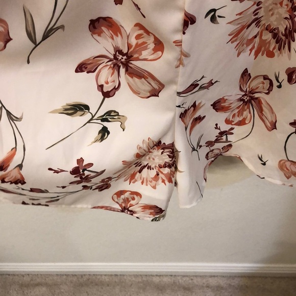 BloomChic Floral VNeck Ruffle Sleeve Ruched Romper size 18-20 NWT - Picture 8 of 9